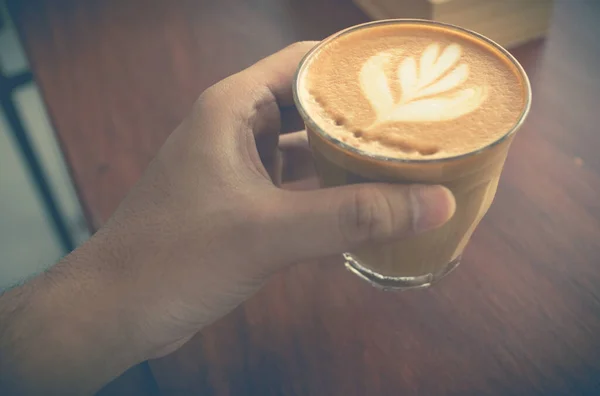 Foto Café Latte Capuchino Con Arte Latte Sobre Una Mesa — Foto de Stock