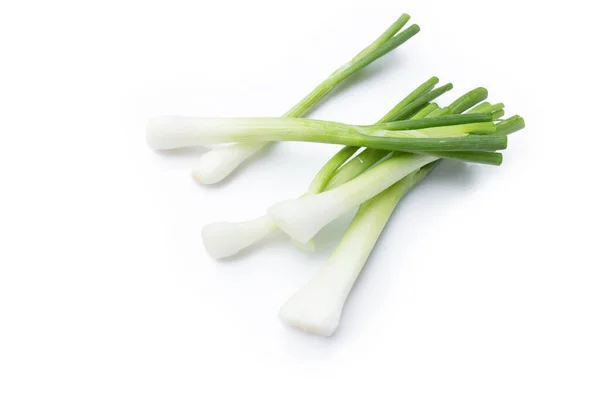 Imagen Racimo Fresco Cebollas Verdes Cebolletas Colocadas Sobre Fondo Blanco —  Fotos de Stock