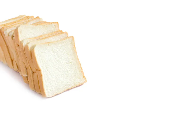 白い隔離された背景で朝食のためのスライスされた柔らかく粘りのあるおいしい白いパンの写真 — ストック写真
