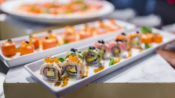 Imagen Deliciosos Rollos Sushi Una Variedad Comida Japonesa — Foto de Stock