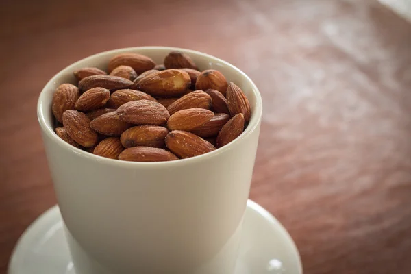 Fresh salted almonds — Stock Photo, Image