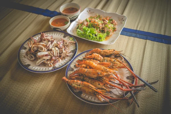 Hemlagad fisk-och skaldjursrätter lunch set — Stockfoto