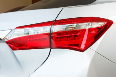 Gri arabanın arka ışık.