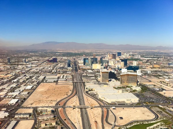 Pohled na město Las Vegas ze vzduchu. — Stock fotografie