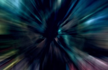 Hızlanma hareketi var. Işık ve çizgiler koyu arkaplanda hızla hareket ediyor