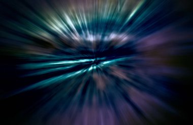 Hızlanma hareketi var. Işık ve çizgiler koyu arkaplanda hızla hareket ediyor