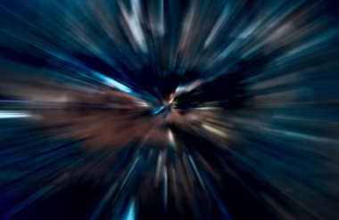 Hızlanma hareketi var. Işık ve çizgiler koyu arkaplanda hızla hareket ediyor