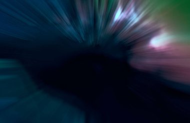 Hızlanma hareketi var. Işık ve çizgiler koyu arkaplanda hızla hareket ediyor