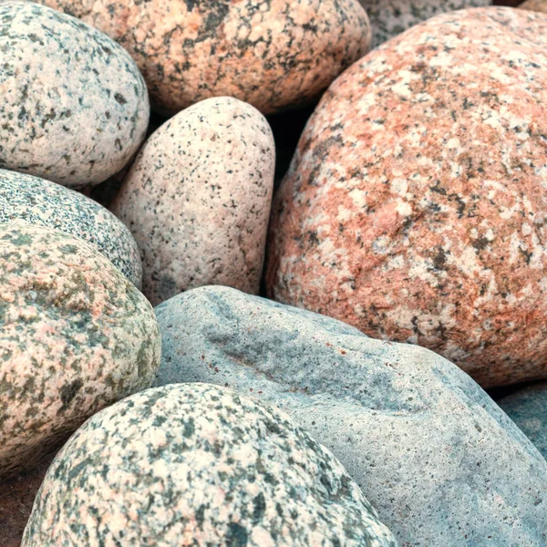 Природные камни. Текстура камней разных размеров и цветов. Каменный фон. — стоковое фото