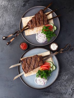 Bir tabak kebap. Ah-panzha kuzu eti. Seçici odak