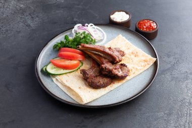 Sebzeli kuzu askısı. Seçici odak.