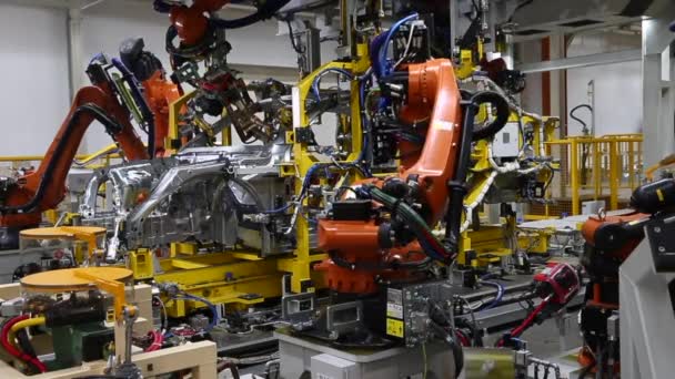 汽车车身的机械焊接 汽车生产线 有选择的重点 — 图库视频影像