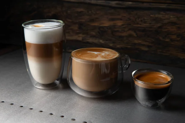 Trois Types Café Cappuccino Latte Expresso Sur Fond Sombre — Photo