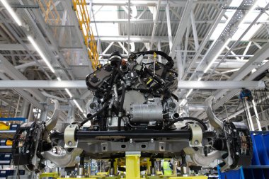 Yolcu vagonu merkezi montaj hattı üretiyor. Otomobil fabrikası.