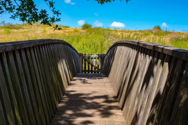 Geçidin üzerindeki tahta köprü..