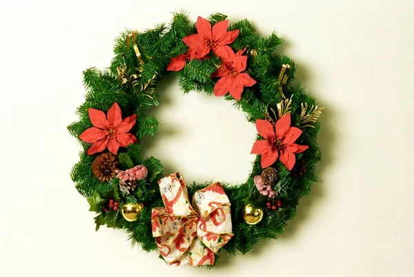 Christmas flowers wreath front door hang round garland