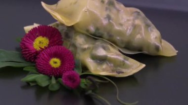 Süslü biftek dürüm.