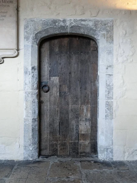 Ortaçağ evlerinin eski kapısı