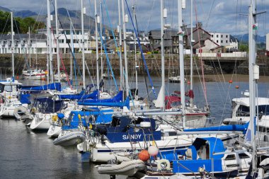 Güzel limanın manzarası, Portsmadoc