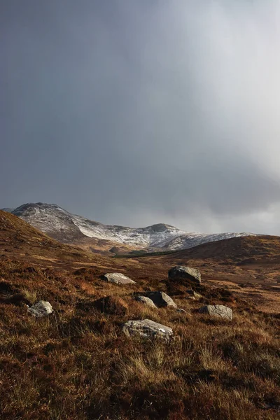 Rocks Grassland Hill Cloudy Sky — Stock Photo, Image