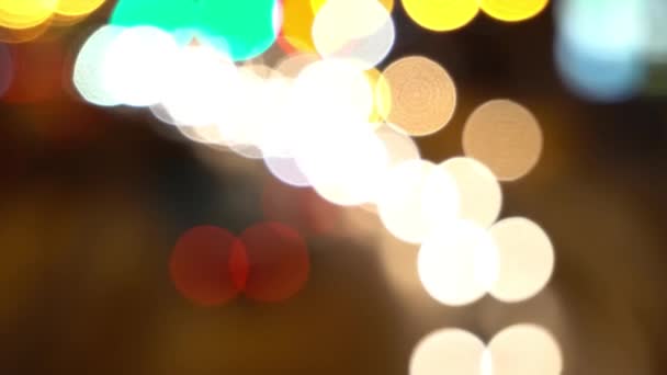 Semáforos nocturnos desenfocados. Bokeh. Tailandia. 4k — Vídeo de stock