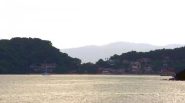 Andaman Denizi. Tesisi alanı. Gün batımı. 4k