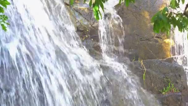 Près de la cascade, Phuket. Thaïlande, Asie du Sud-Est. 4K — Video