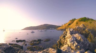 Phuket 'teki Ya Nui Sahili' nde gün batımı. 4K.