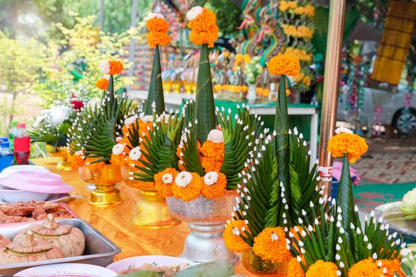 Opfergaben Thailand Umfassen Blumen Weihrauch Kerzen Essen Und Früchte — Stockfoto