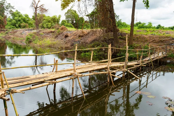 Puente Bambú Canal Riego Campo Bambú Madera — Foto de Stock