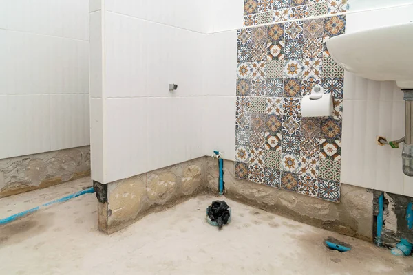 Worker Remove Demolish Old Tiles Bathroom Jackhammer Toilet Repair Remodeling — Stock Photo, Image