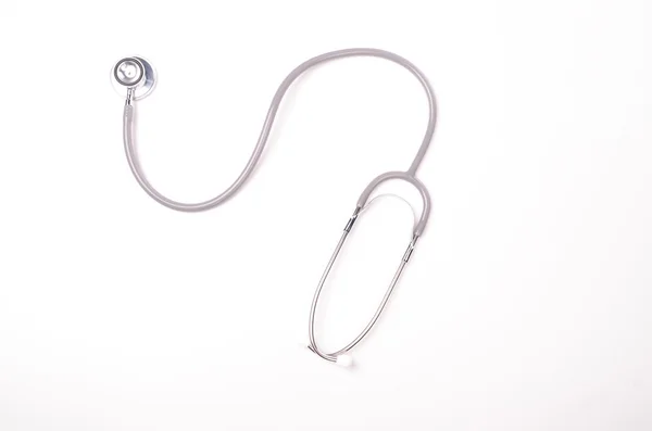 Beyaz arka planda gri stetoskop — Stok fotoğraf