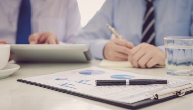 işadamı ofis planlama toplantısı