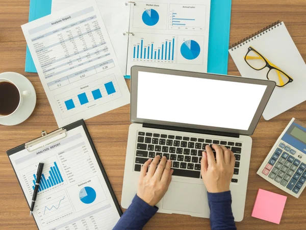 Ofiste çalışıyorum.