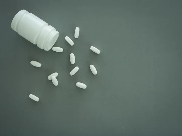 Pills and pill bottle — Stock Photo, Image