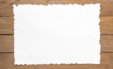 Kağıt ahşap masa üzerinde