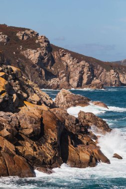 Punta de Moras çevresi Xove, Lugo, Marinha Lucense. Kağıt Kayalıklar