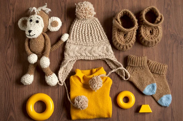 Baby knitted clothes and toys — Stock Photo, Image