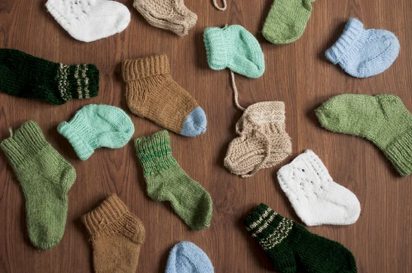 Piatto. Calze a maglia diverse per bambino — Foto Stock