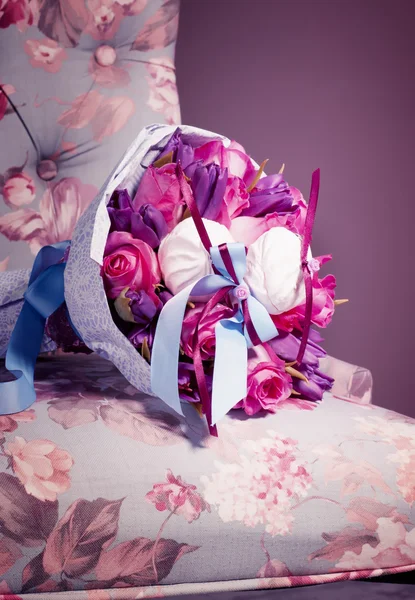 Аромат розовых роз, тюльпанов и сладкого зефира — стоковое фото
