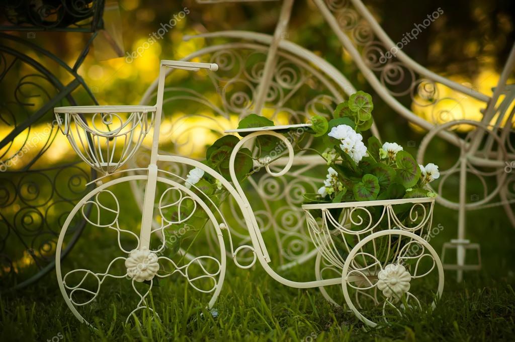 décoration de jardin vélo — Photographie nkrivko © #81163378 décoration de jardin vélo — Photographie nkrivko © #81163378