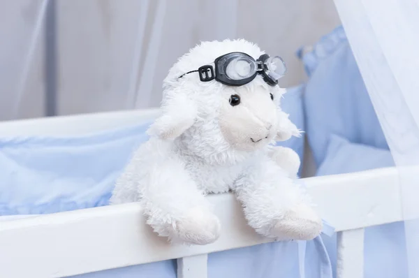 Children's room. Soft toy sheep in the nursery. — Stock Photo, Image