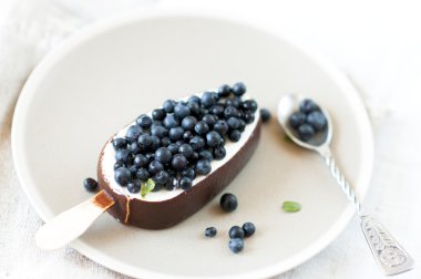 Çikolata sır ile dondurma