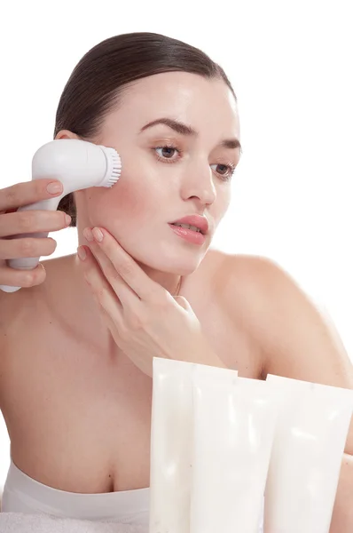 Woman with brush for deep cleansing facial — Stock Photo, Image