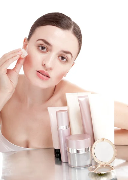 Beautiful woman applying  ice cube treatment on face — Stock Photo, Image