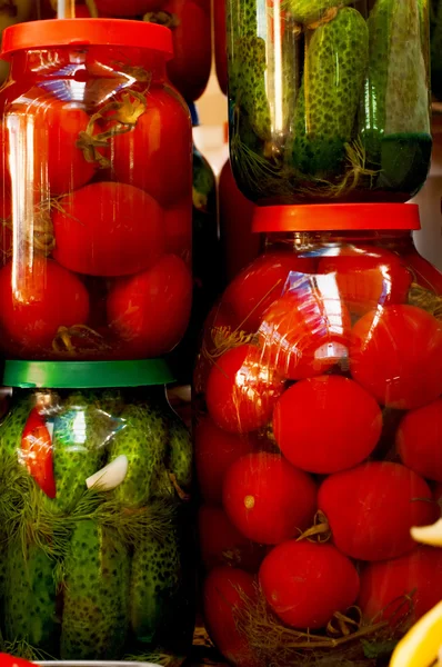 Tomates y pepinos enlatados — Foto de Stock