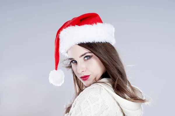 Noel kadın. Noel Baba şapkası giyen güzel sevimli kız — Stok fotoğraf