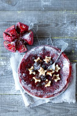 Çikolata ile tatlı kırmızı krep