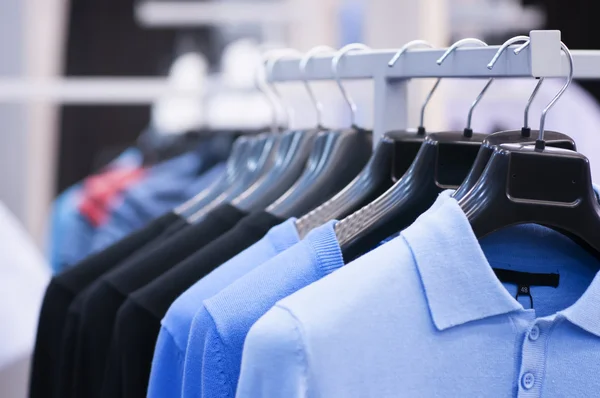 Clothing on hangers at the boutique. — Stock Photo, Image