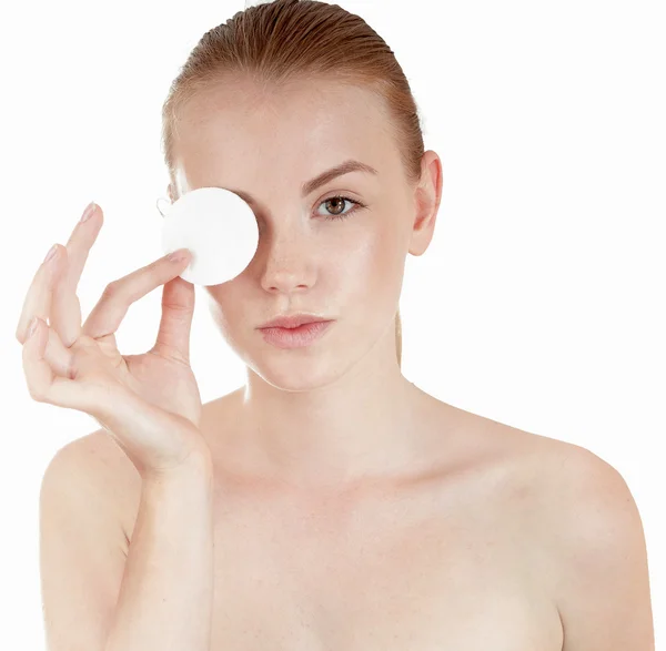 Young beautiful girl with cotton swab cleaning her face — Stock Photo, Image